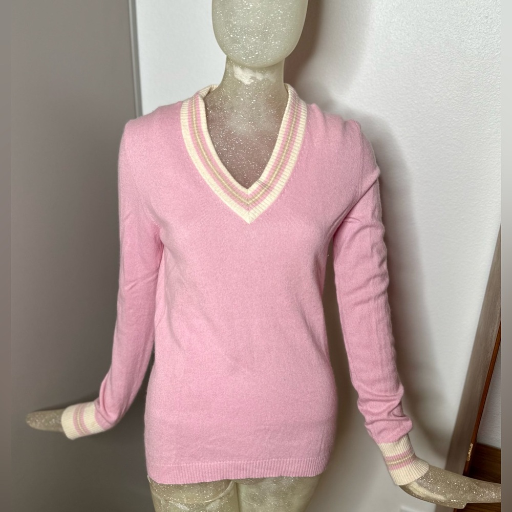 Bogner Women’s Pink/Cream V-neck Cashmere Sweater. Size Medium